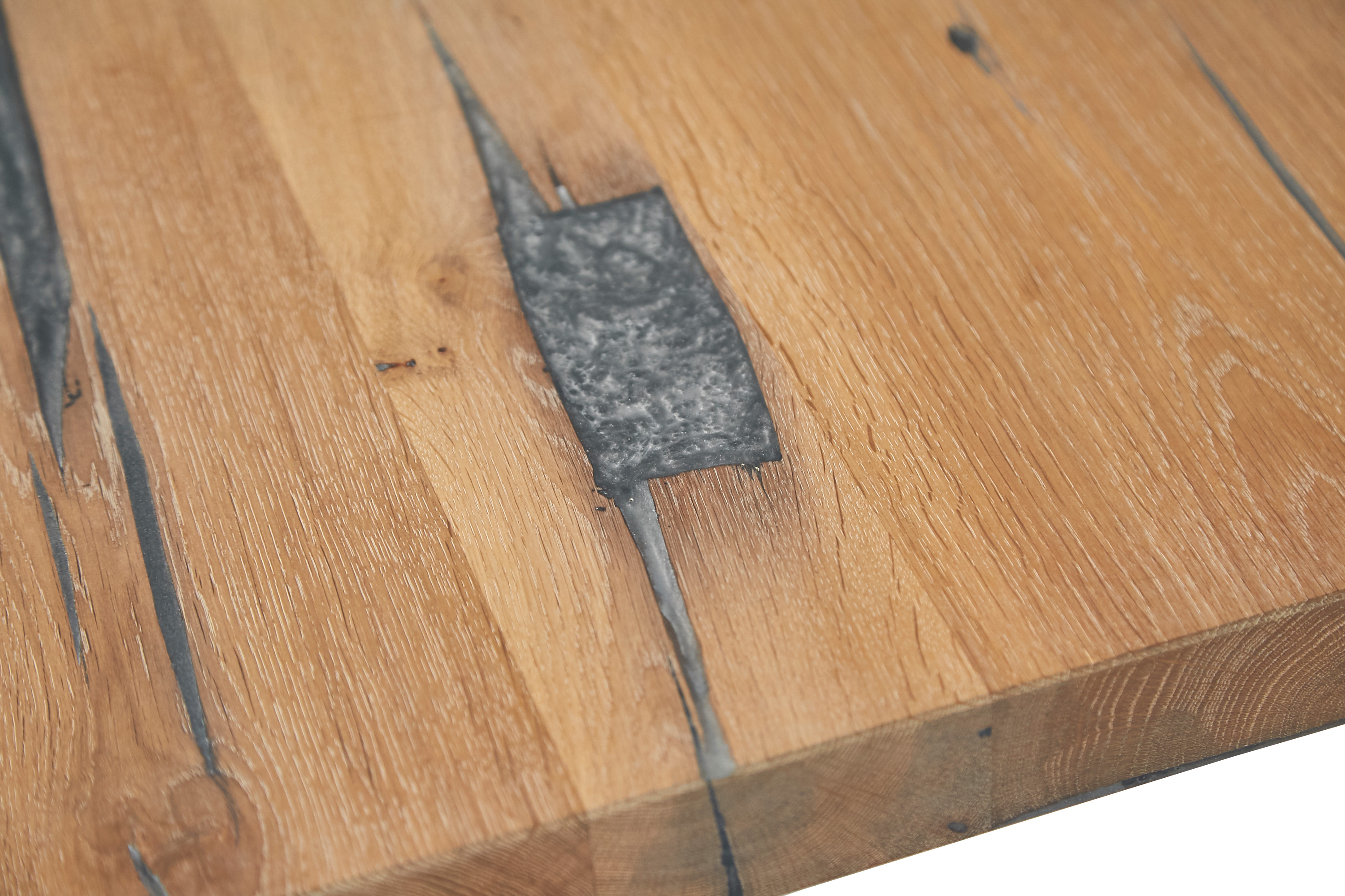 Oak table top with a smoky touch