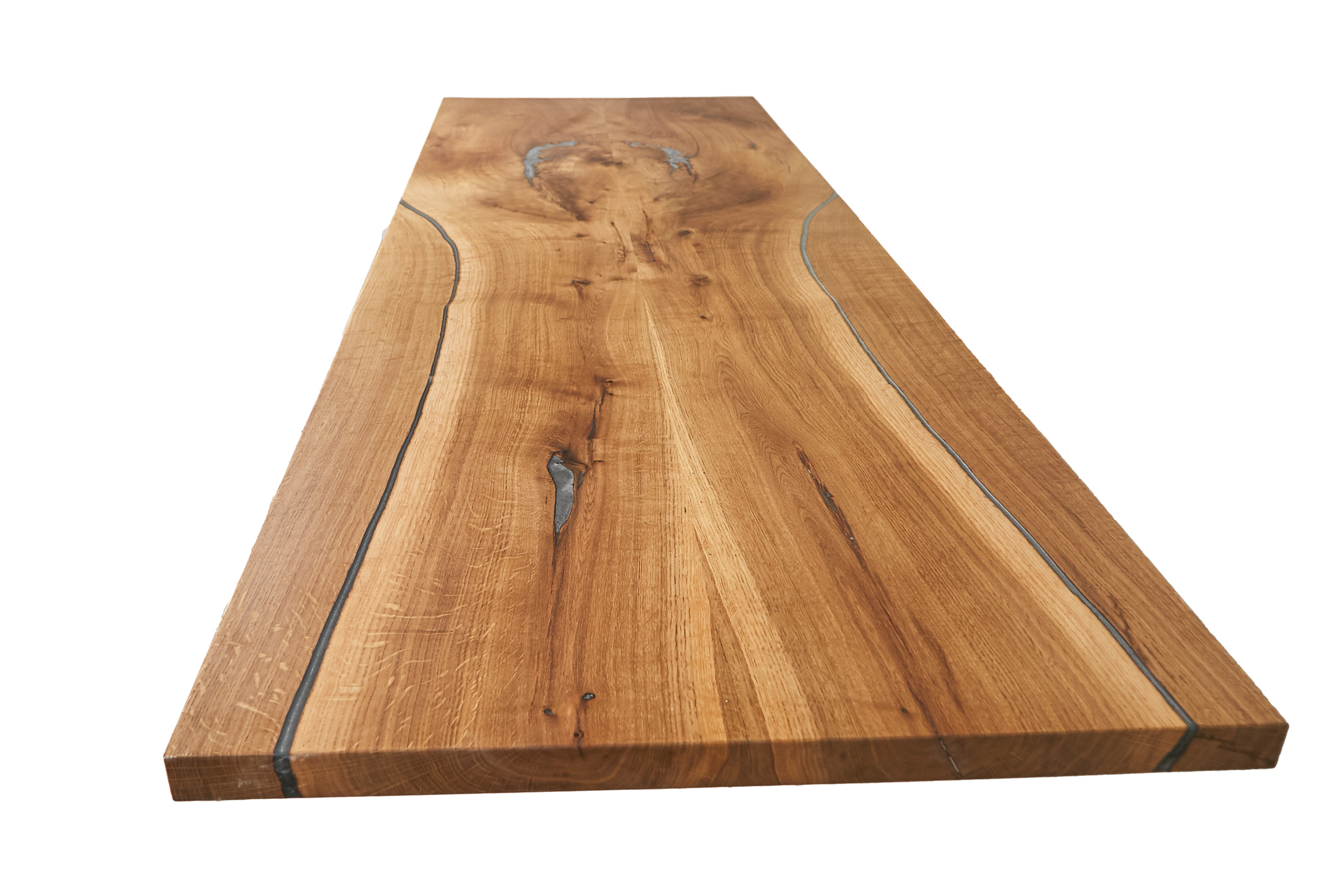 Oak table top as an eye-catcher