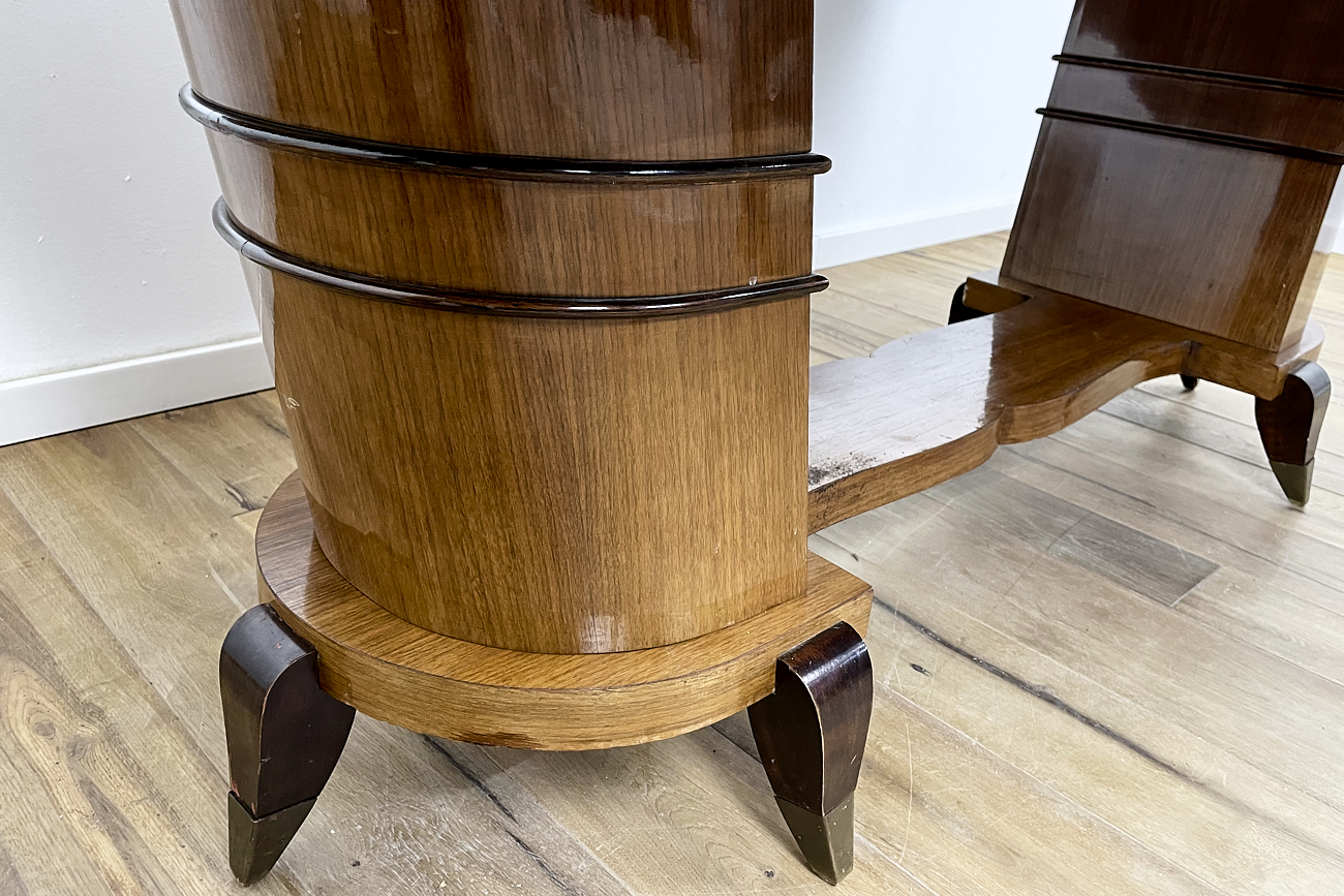 Art Deco dining table in rosewood with an unusual base