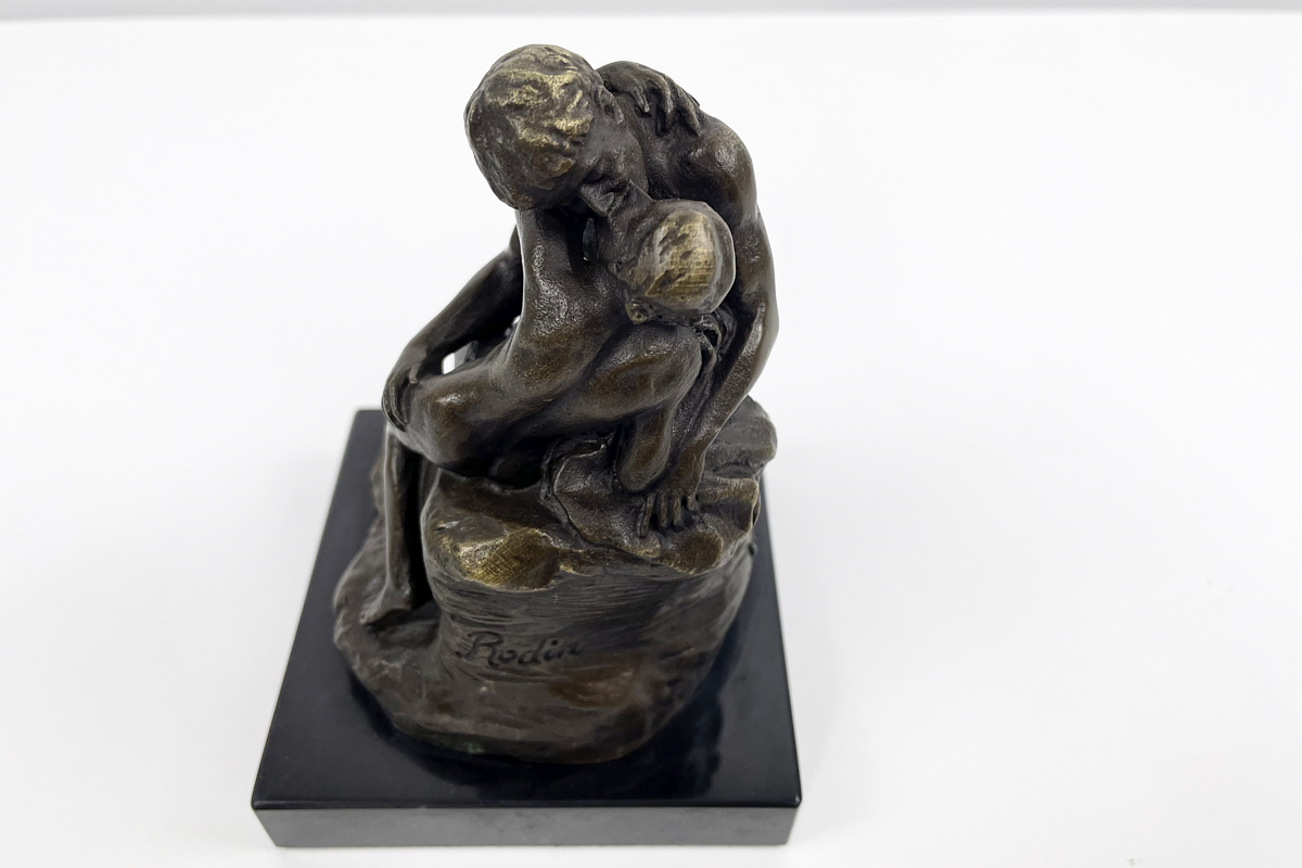 "The Kiss" bronze figure in Art Deco style