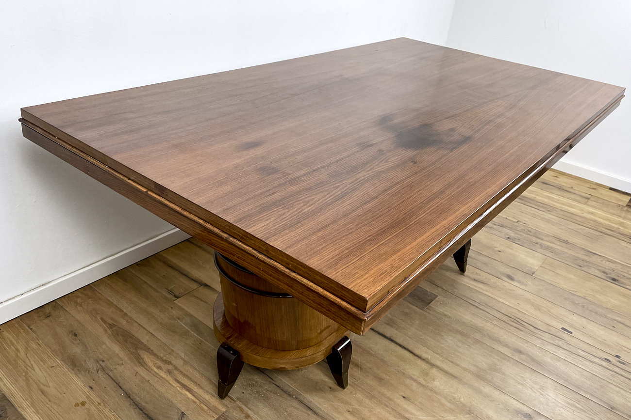 Art Deco dining table in rosewood with an unusual base