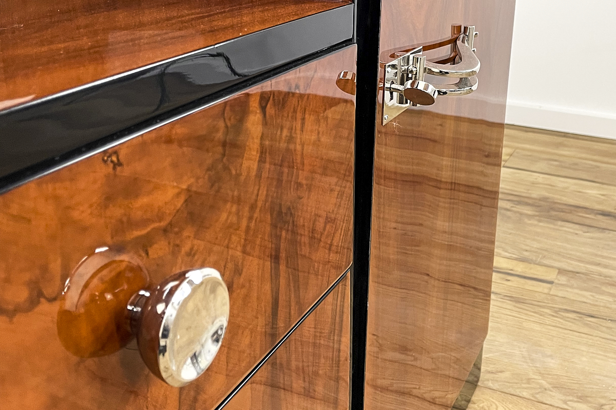 Art Deco highboard with a fantastic veneer and mirrored compartment, the original handles have been newly chrome-plated