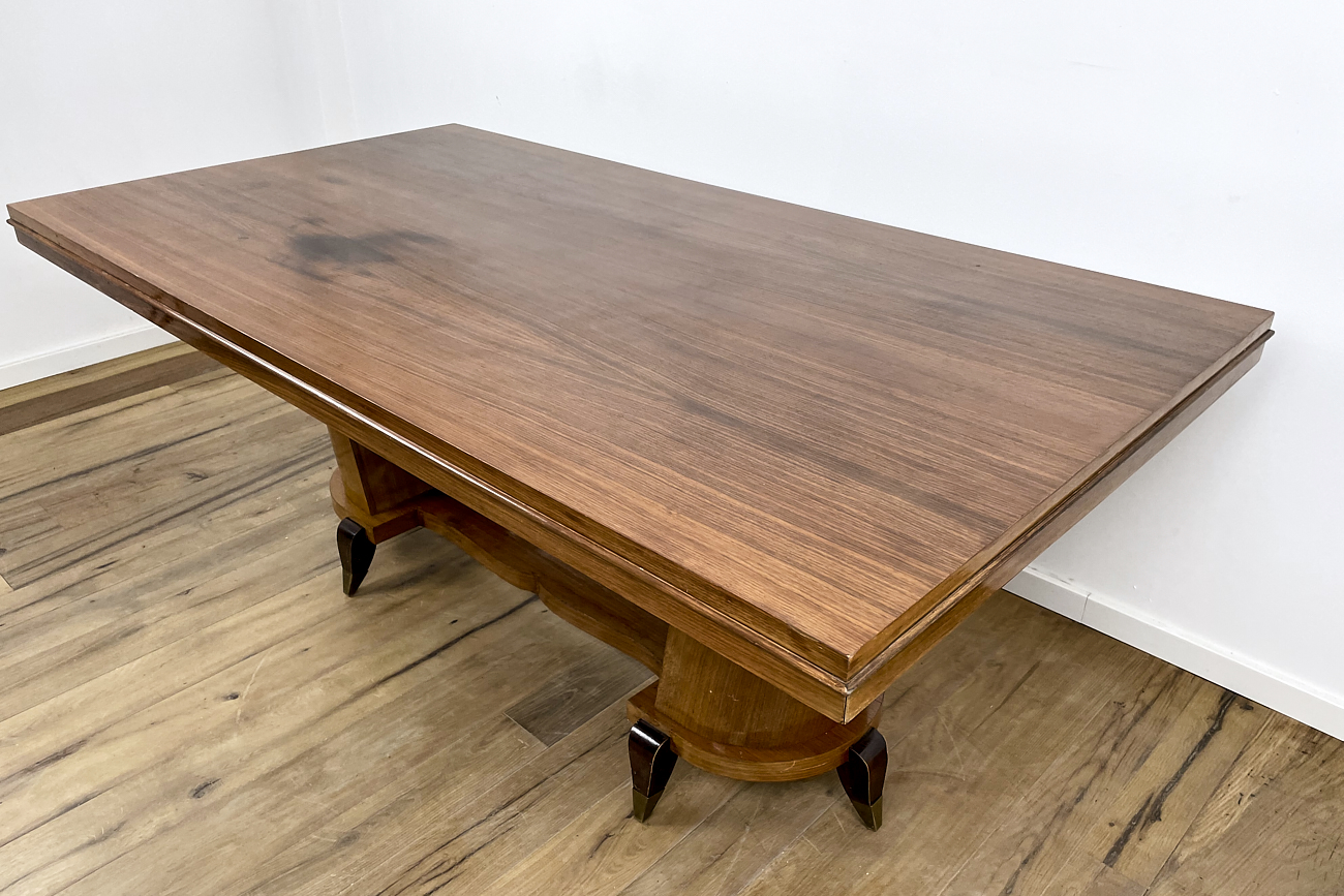 Art Deco dining table in rosewood with an unusual base
