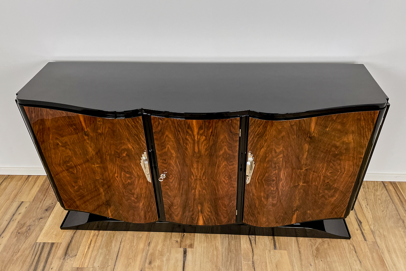 Art Deco sideboard with curved fronts in Caucasian nut from France around 1930