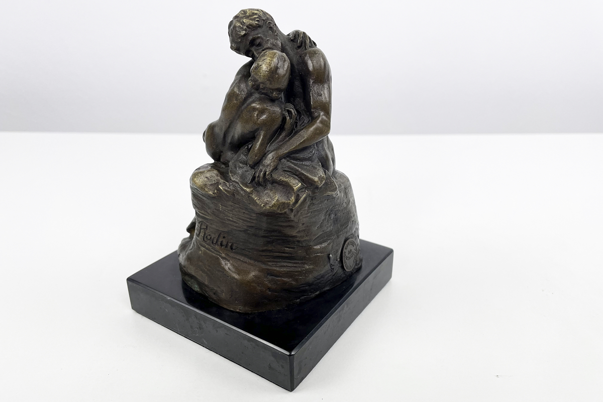 "The Kiss" bronze figure in Art Deco style
