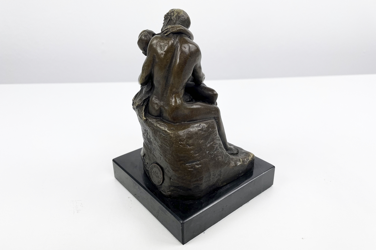 "The Kiss" bronze figure in Art Deco style