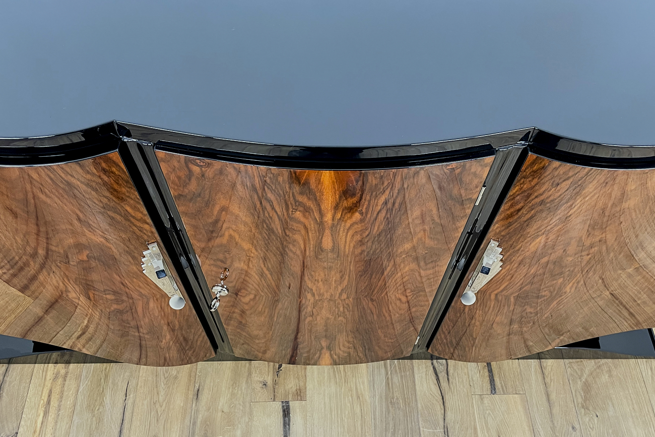 Art Deco sideboard with curved fronts in Caucasian nut from France around 1930