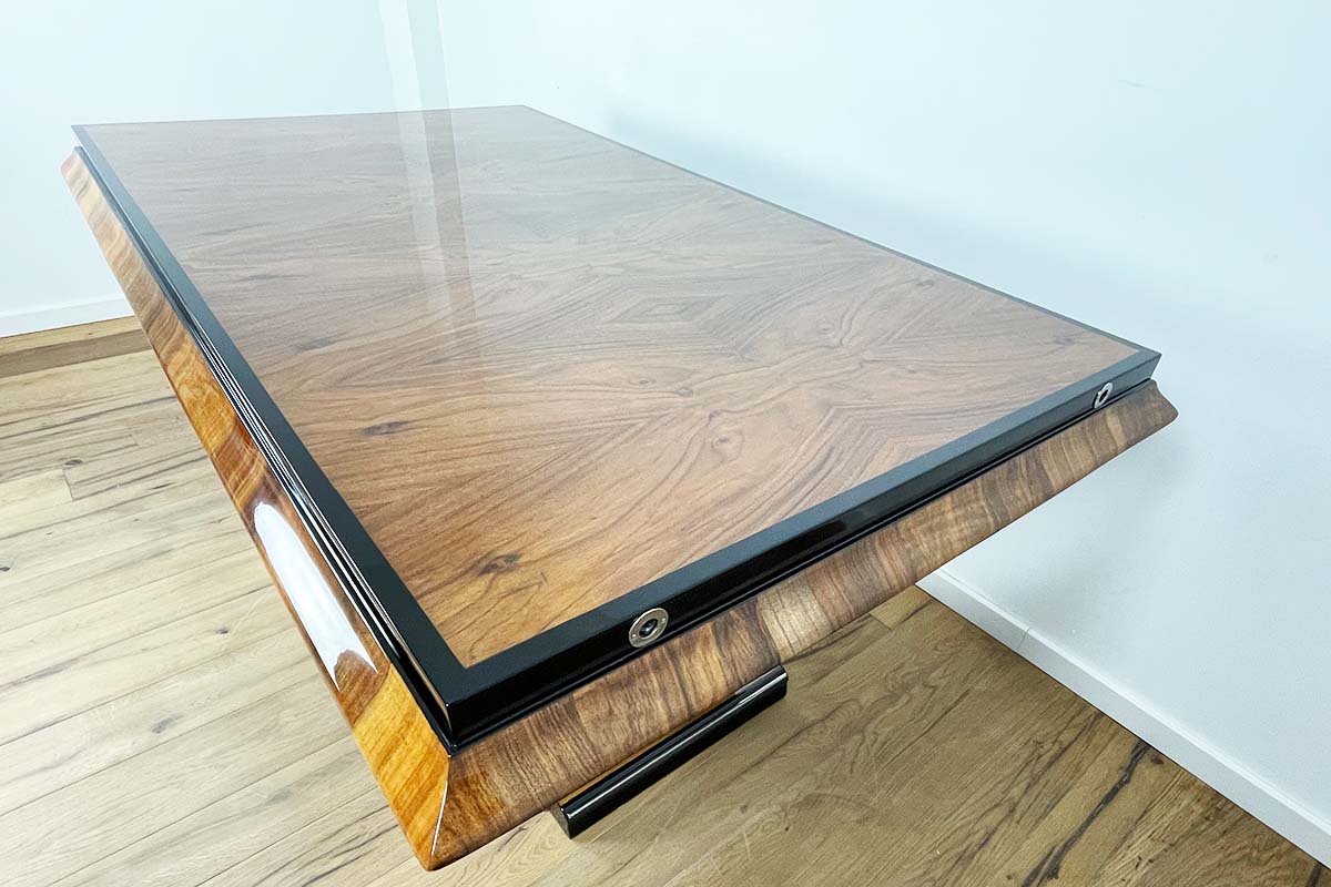 Art Deco dining table / gondola table from Paris around 1925, a very rare and valuable version