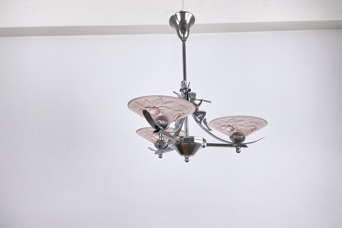   Art Deco lamp France around 1925 chrome with angel motif and pink glass with a floral pattern, signed Mueller Freres Luneville
