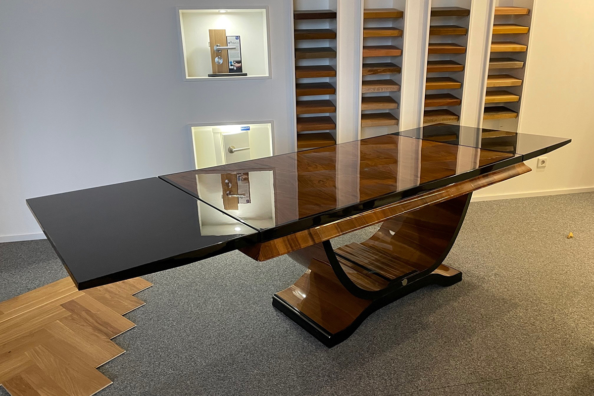 Art Deco dining table / gondola table from Paris around 1925, a very rare and valuable version