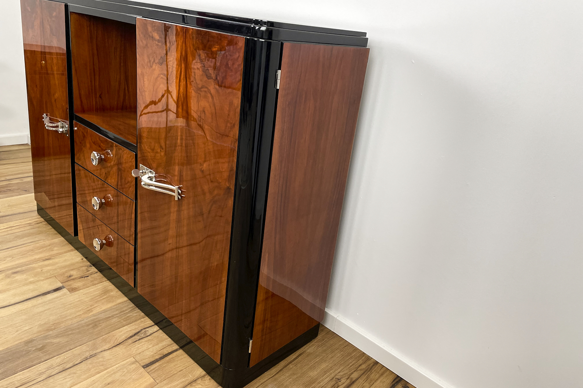 Art Deco highboard with a fantastic veneer and mirrored compartment, the original handles have been newly chrome-plated