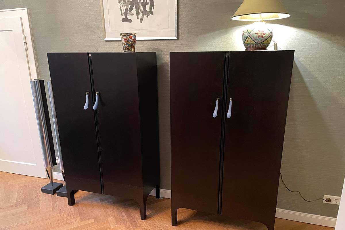Chests of drawers in dark oak and distant blue - design furniture