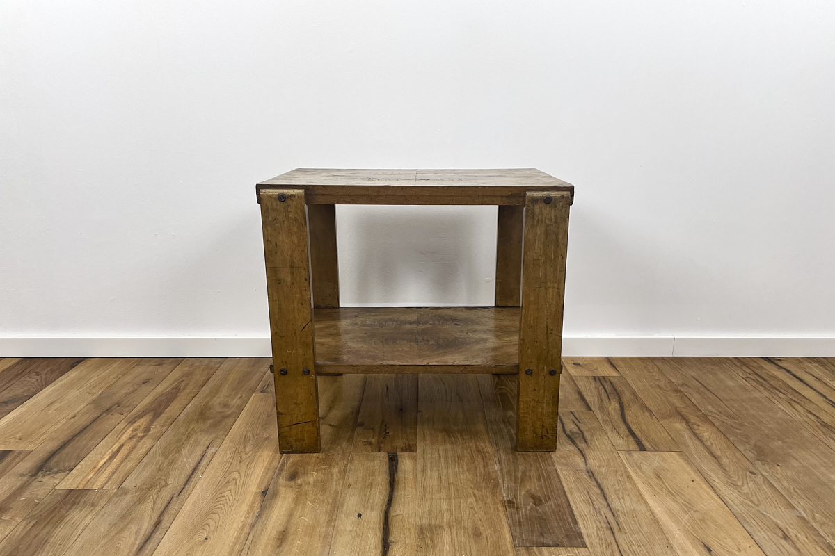 Art Deco side table with expressive walnut veneer from near Paris around 1930