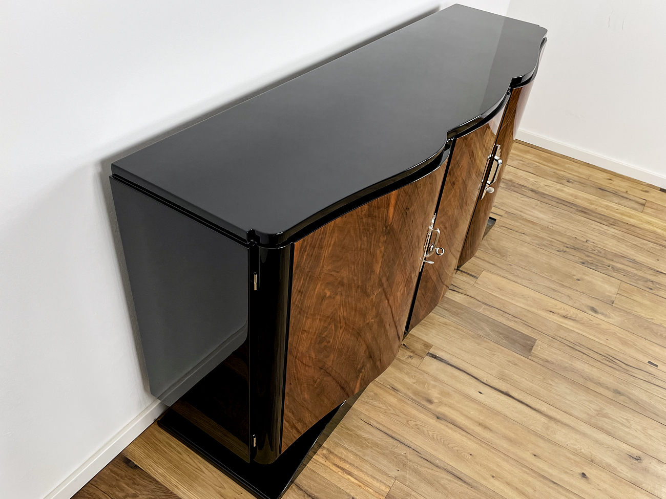 Art Deco sideboard with curved fronts in Caucasian nut from France around 1930
