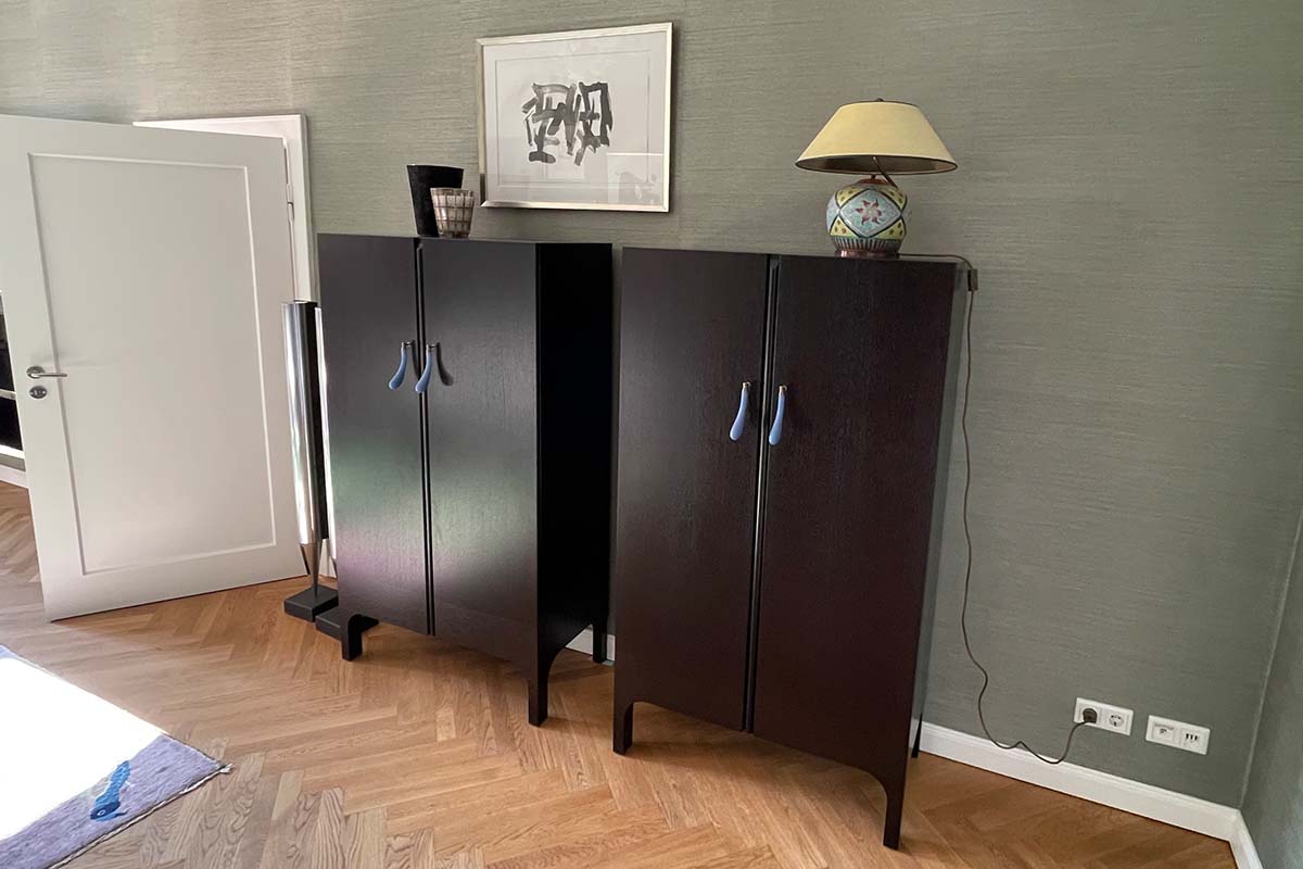 Chests of drawers in dark oak and distant blue - design furniture