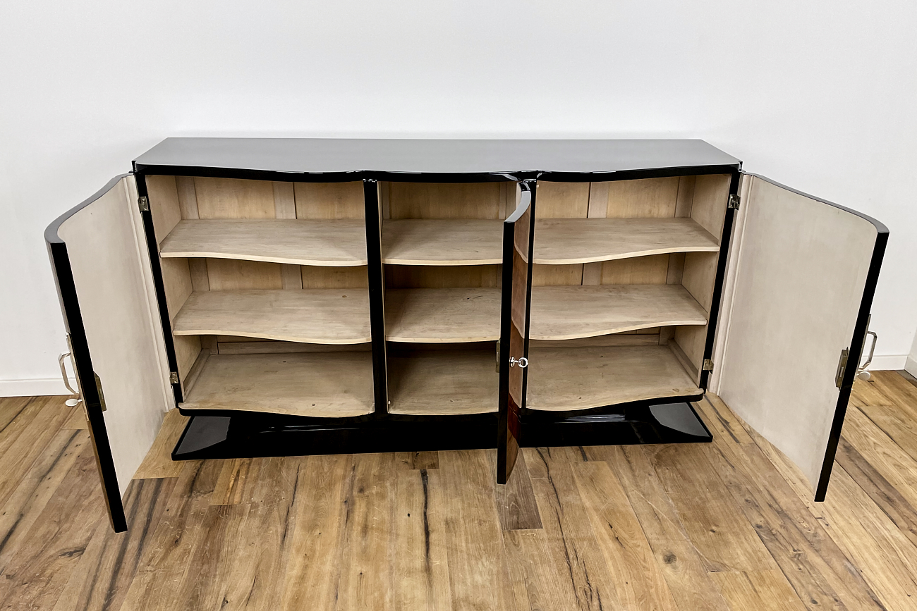 Art Deco sideboard with curved fronts in Caucasian nut from France around 1930