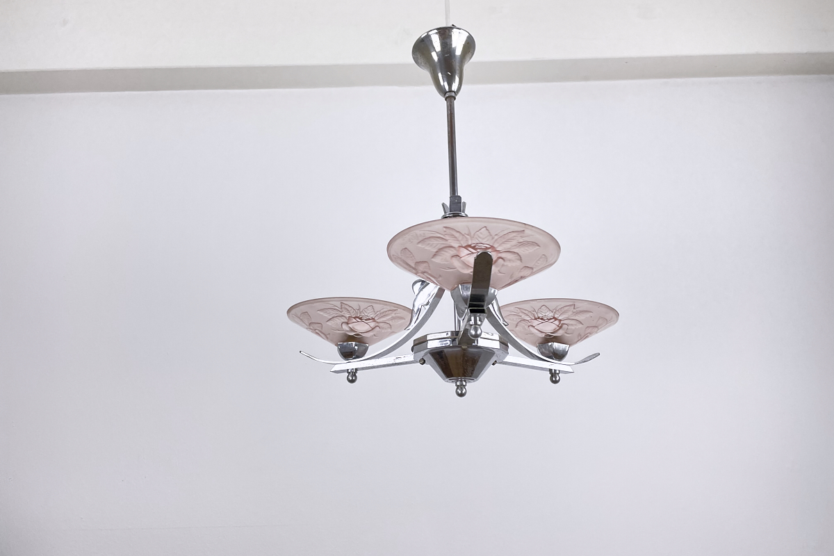   Art Deco lamp France around 1925 chrome with angel motif and pink glass with a floral pattern, signed Mueller Freres Luneville