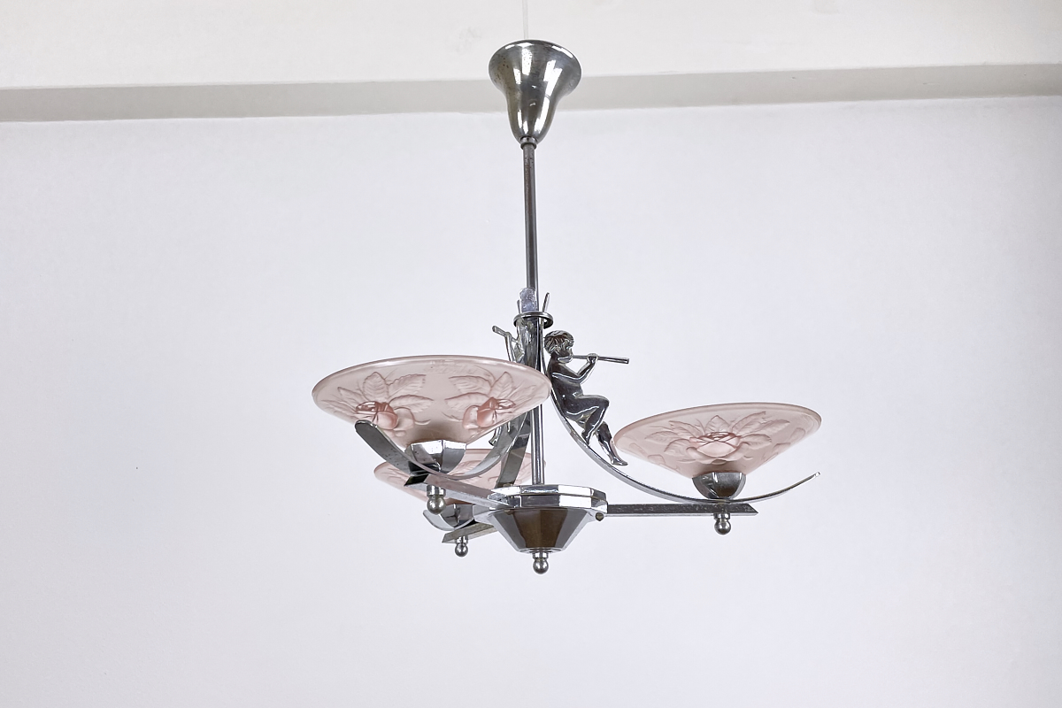   Art Deco lamp France around 1925 chrome with angel motif and pink glass with a floral pattern, signed Mueller Freres Luneville