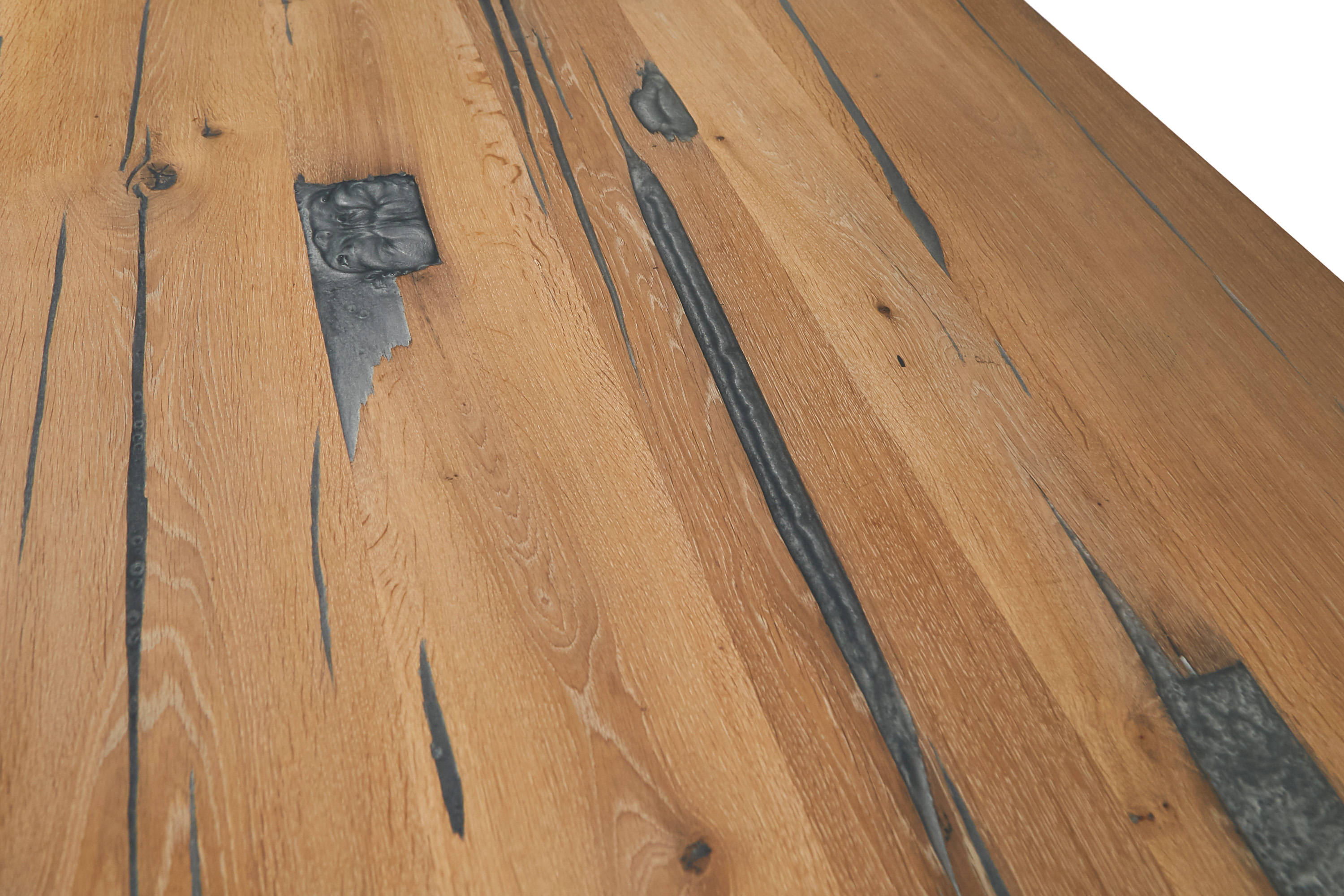 Oak table top with a smoky touch