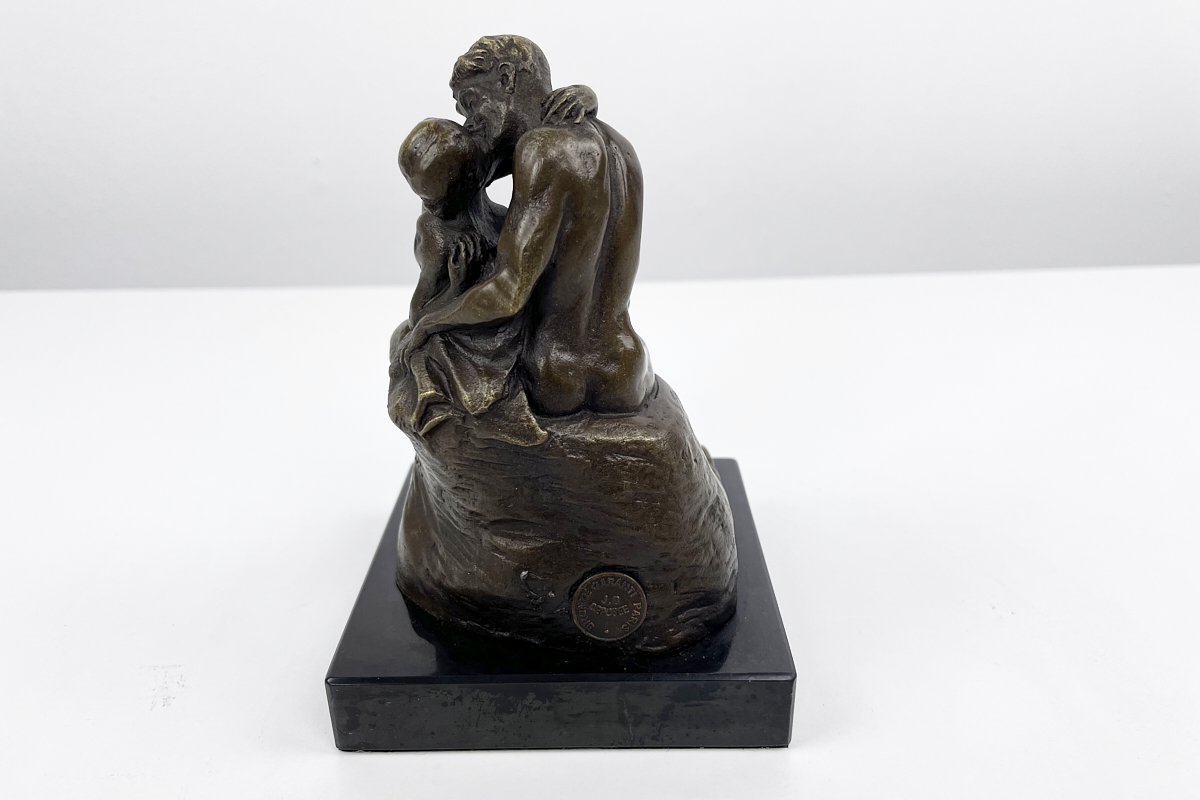 "The Kiss" bronze figure in Art Deco style
