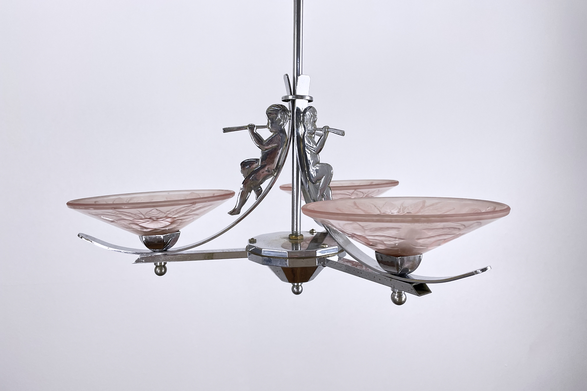   Art Deco lamp France around 1925 chrome with angel motif and pink glass with a floral pattern, signed Mueller Freres Luneville