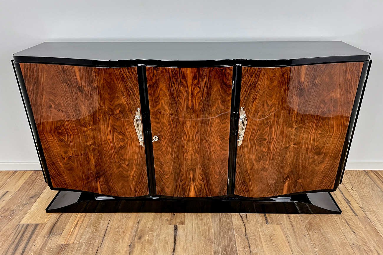 Art Deco sideboard with curved fronts in Caucasian nut from France around 1930