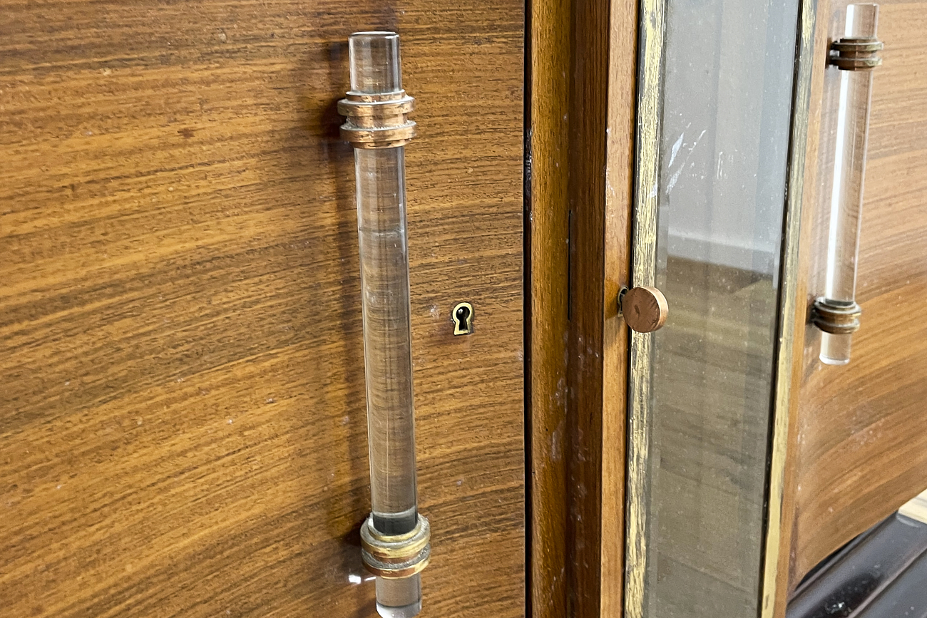 Art Deco chest of drawers in rosewood veneer with glass handles from France around 1925 with a display case
