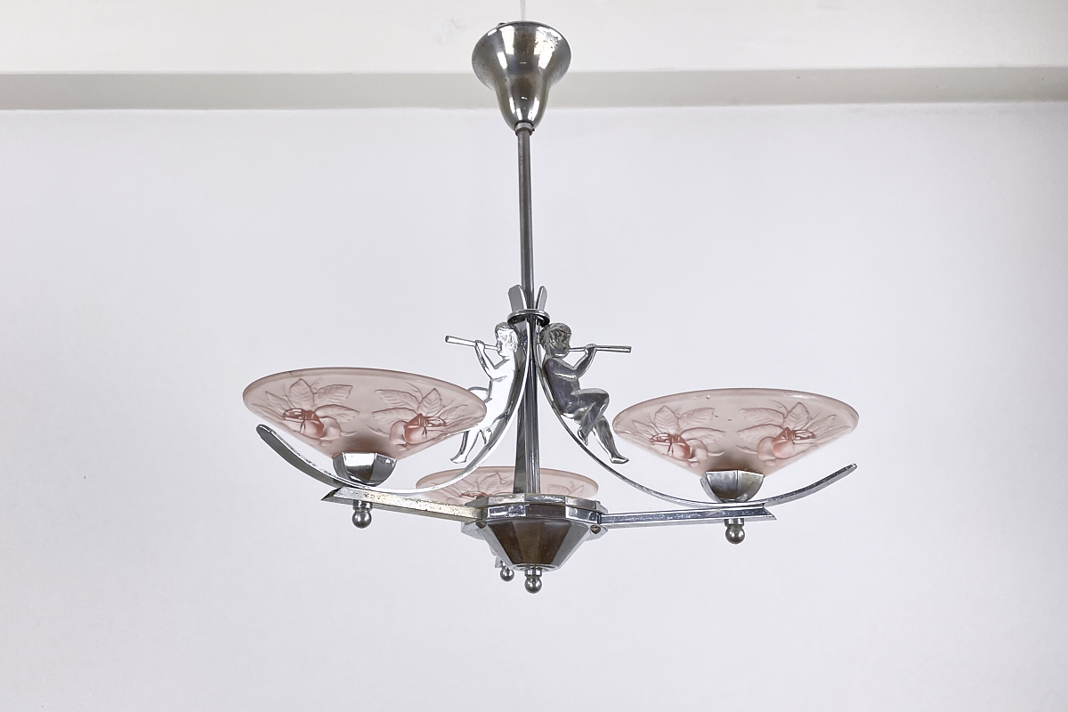   Art Deco lamp France around 1925 chrome with angel motif and pink glass with a floral pattern, signed Mueller Freres Luneville