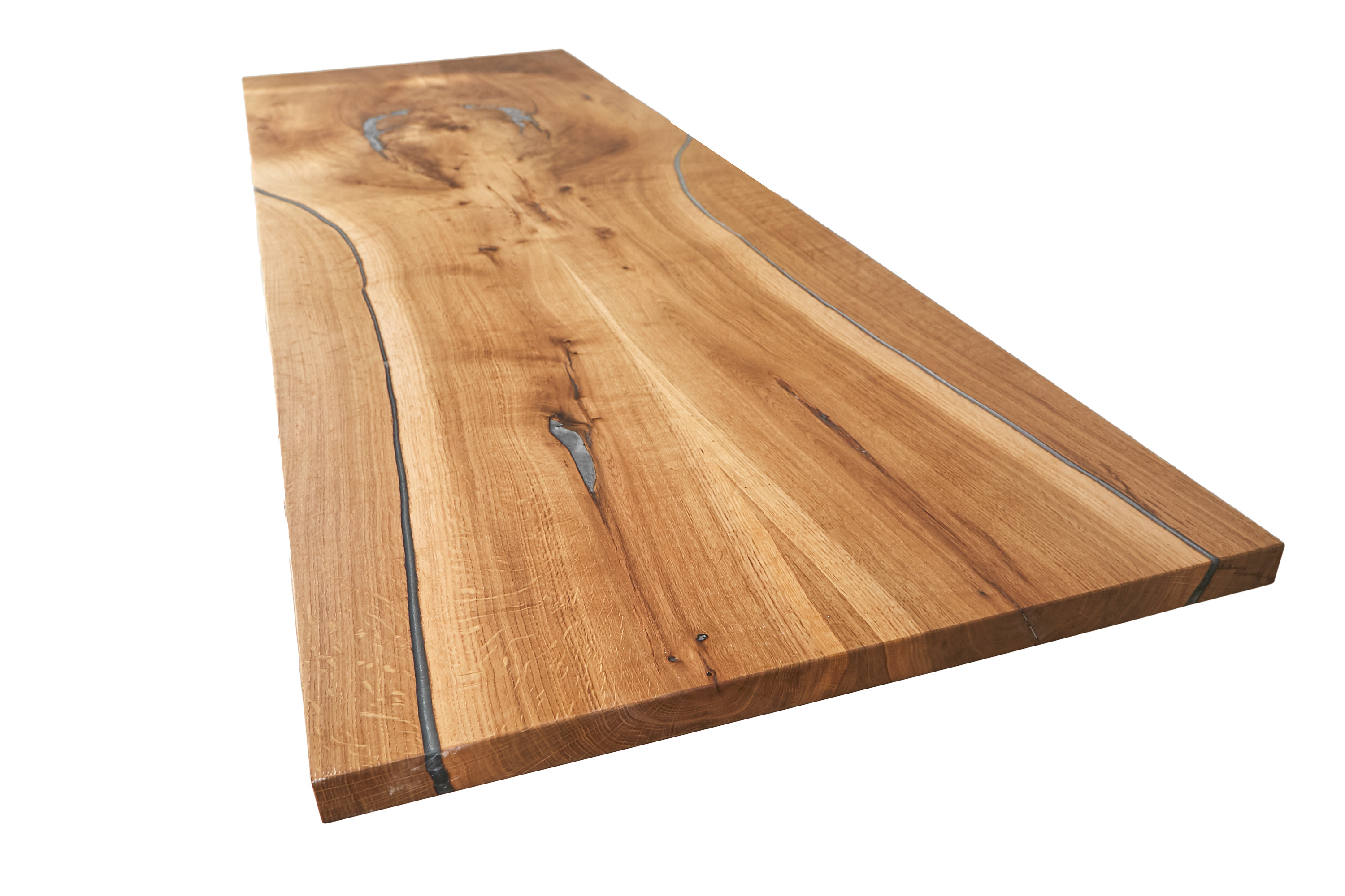 Oak table top as an eye-catcher