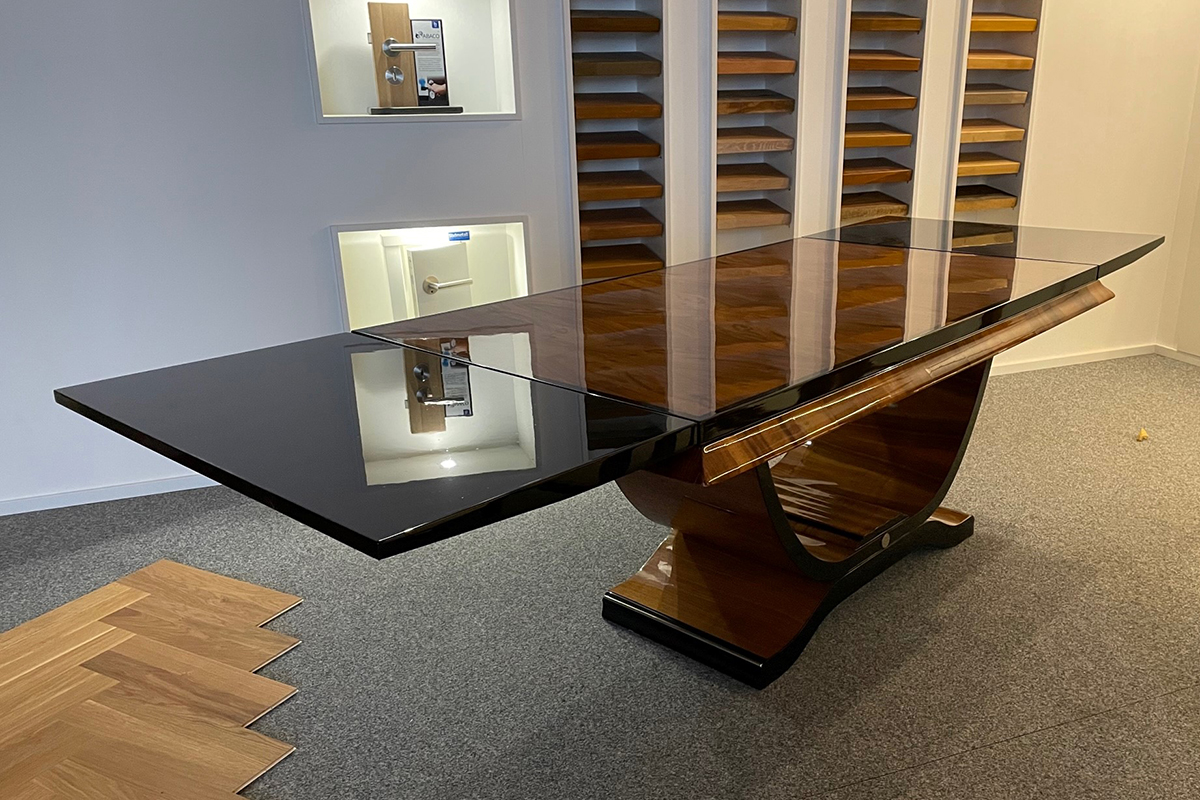 Art Deco dining table / gondola table from Paris around 1925, a very rare and valuable version