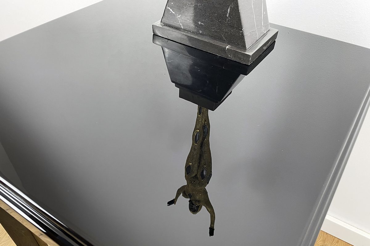 Art Déco Sidetable around 1940 from Germany in highgloss black Lacquer