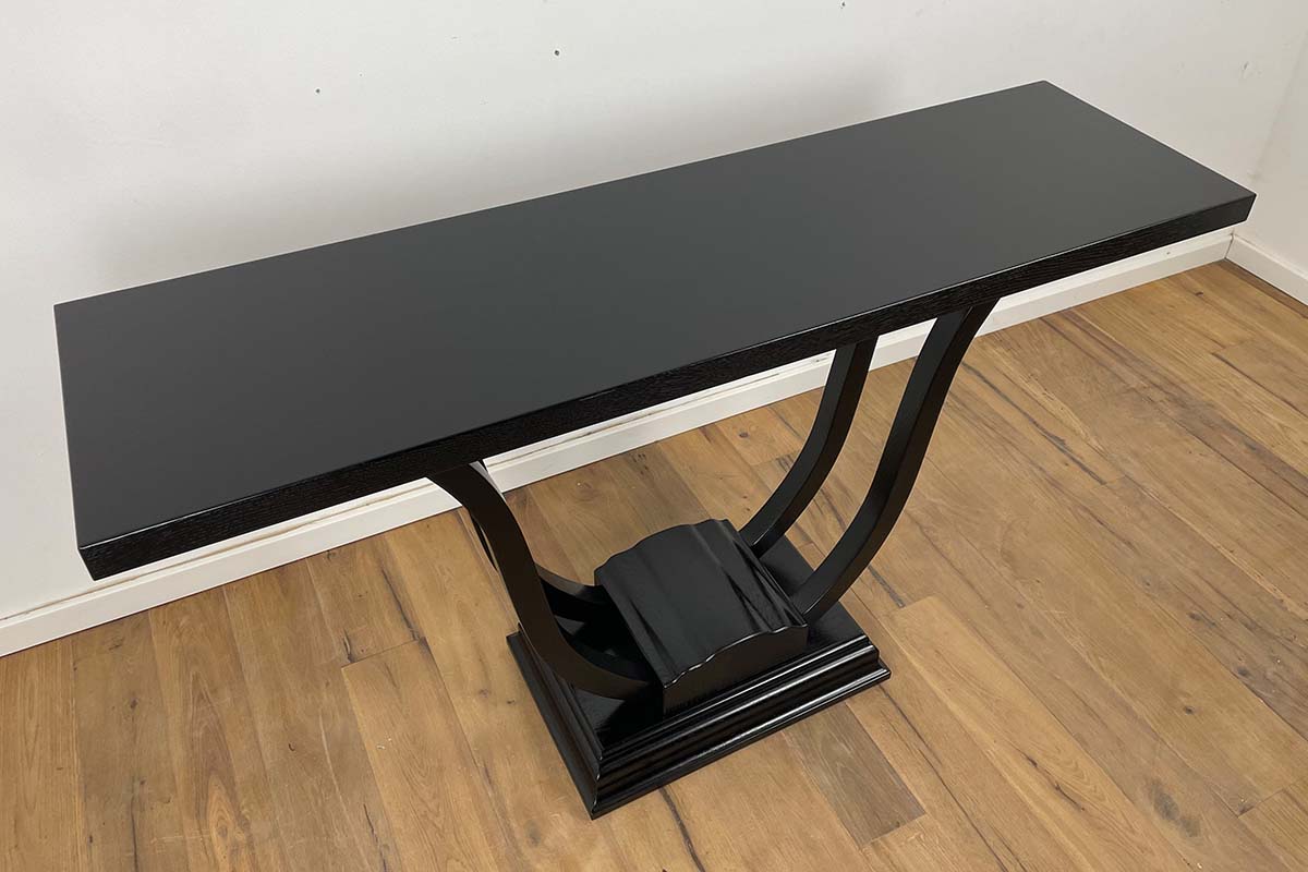 Console with delicate curved legs in oak