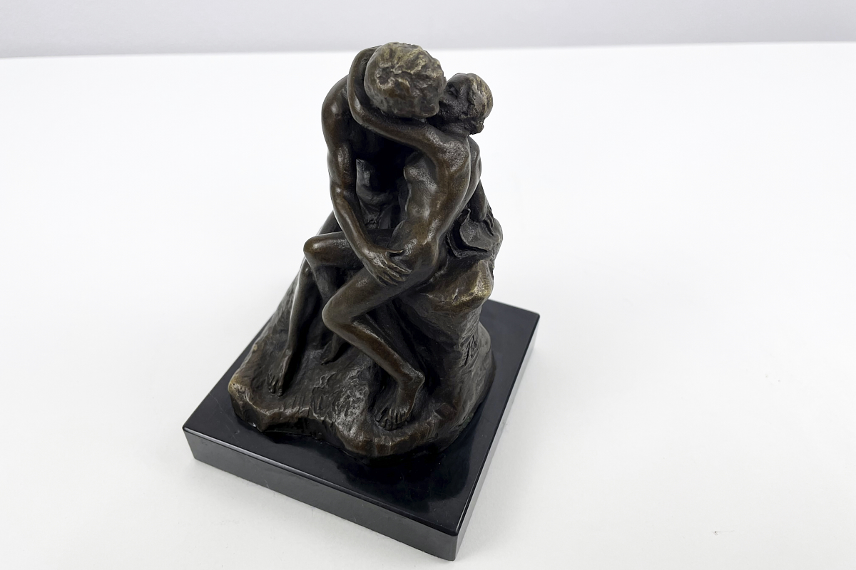 "The Kiss" bronze figure in Art Deco style