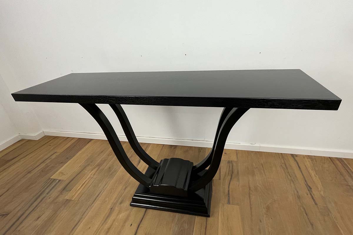 Console with delicate curved legs in oak