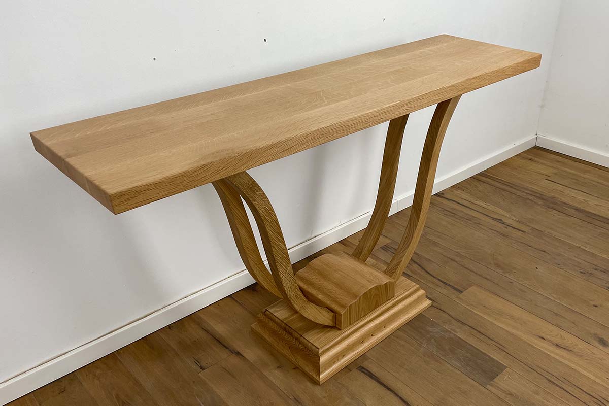 Console with delicate curved legs in oak